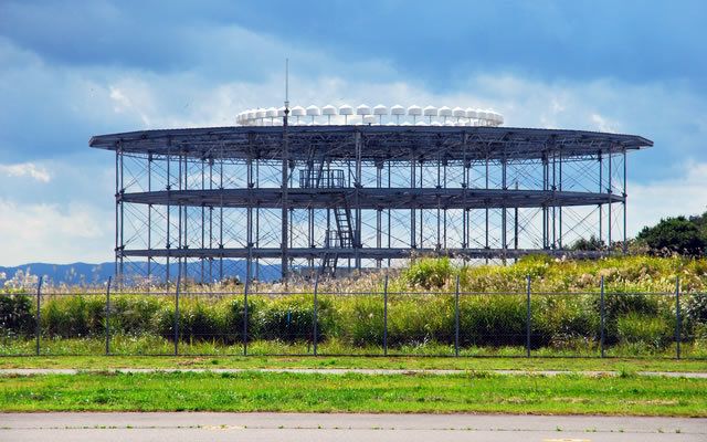 画像:仮設VOR/DME装置設置工事